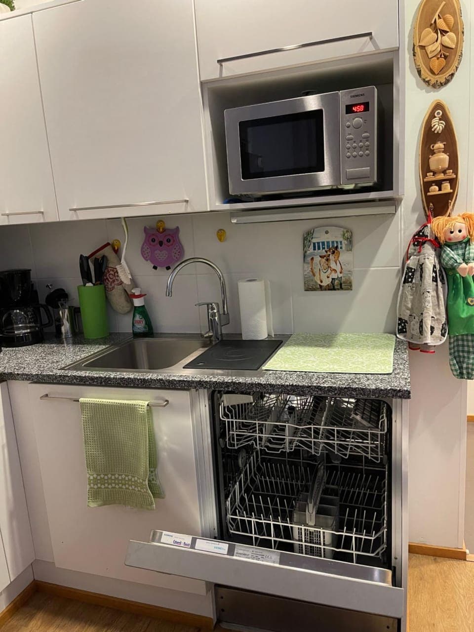 Coffee/tea facilities, dishwasher, minibar, toaster