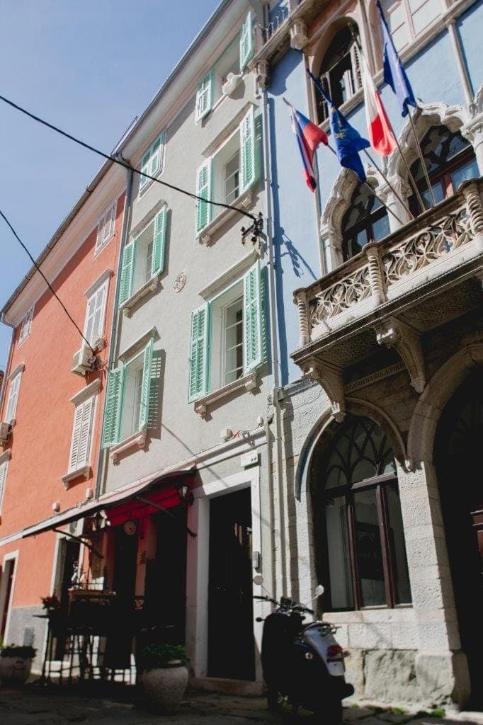 Property building, Facade/entrance