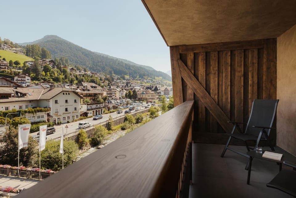 Natural landscape, View (from property/room), Balcony/Terrace, City view, Mountain view