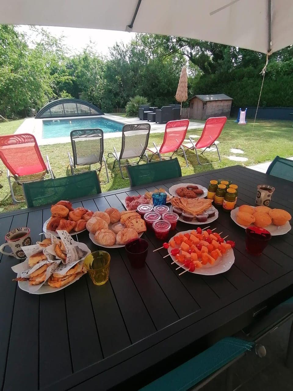 Swimming pool, Breakfast