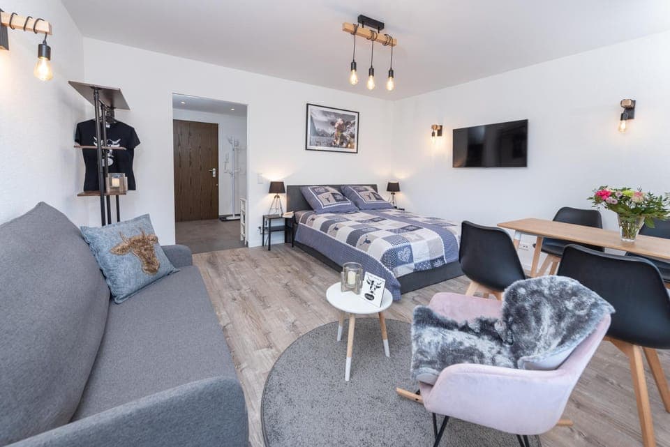 Living room, Bedroom