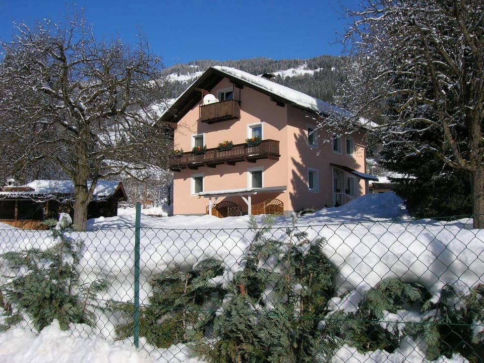 Facade/entrance, Winter, Garden, Skiing