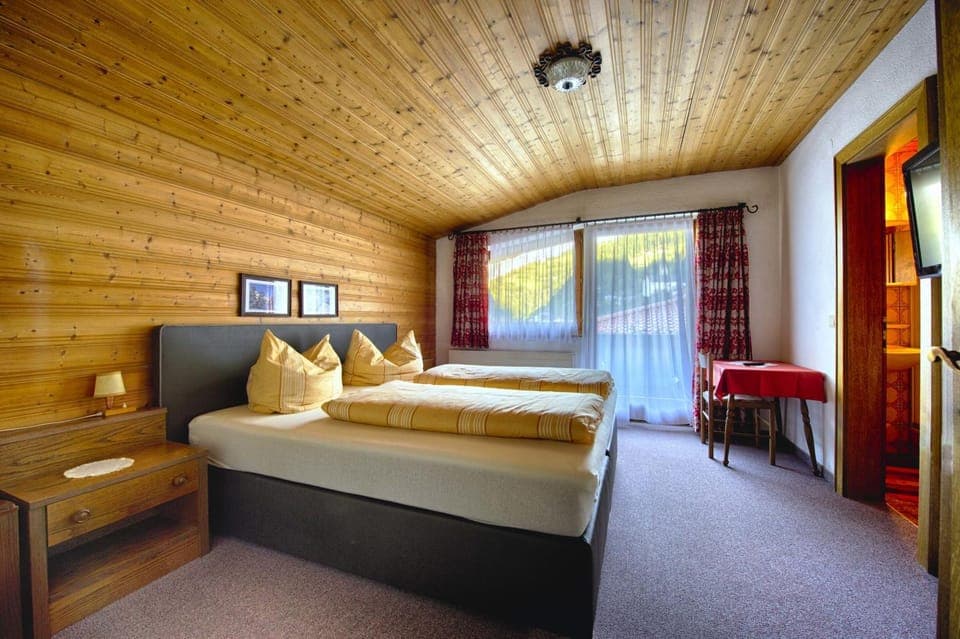 Day, Photo of the whole room