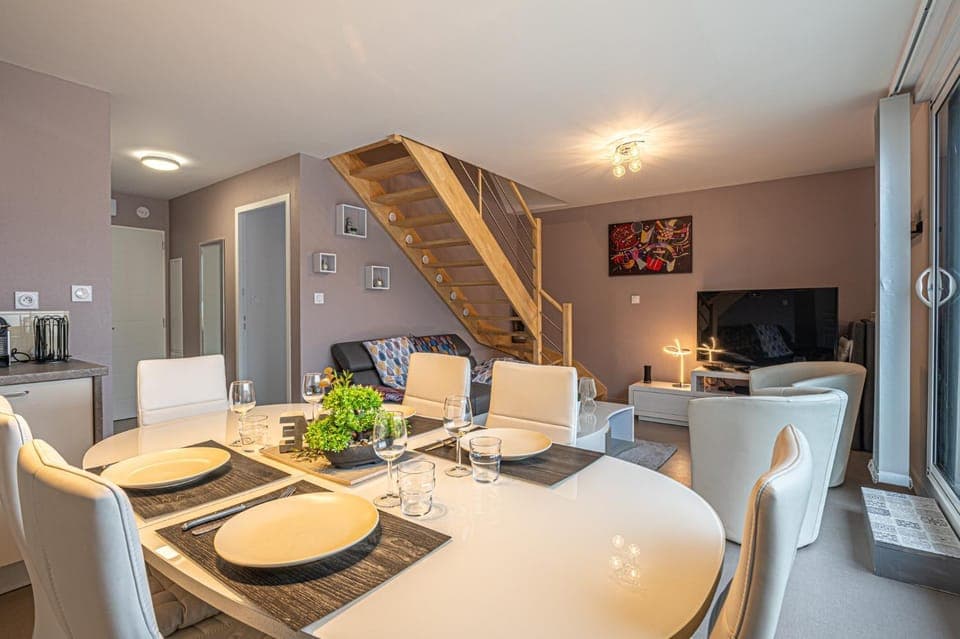 Living room, Dining area