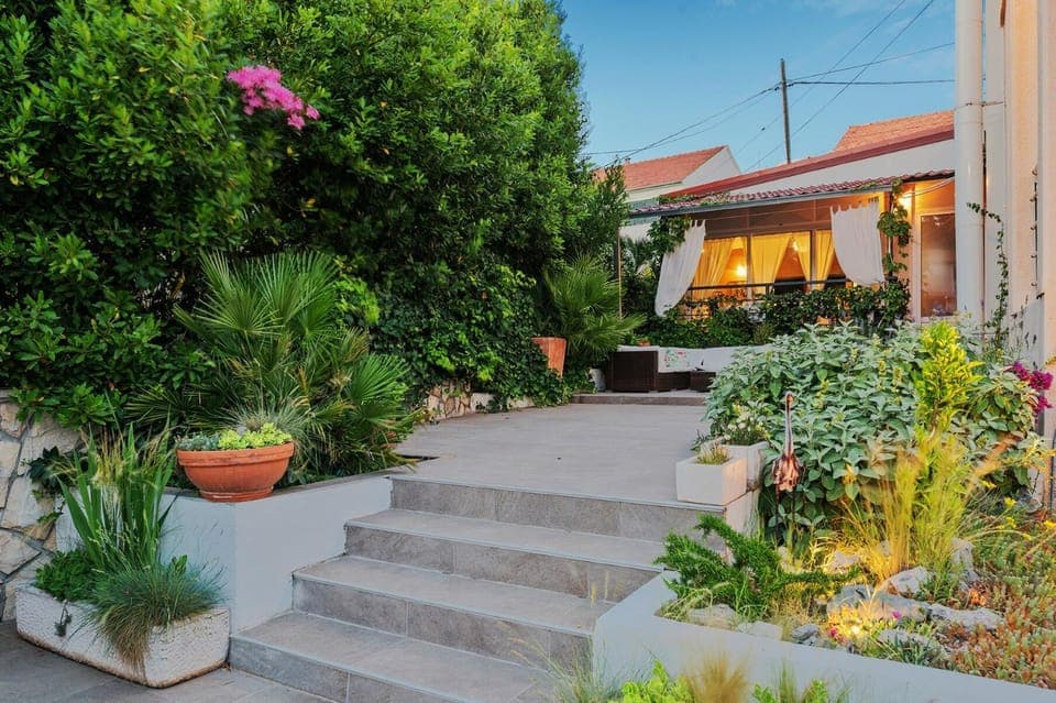 Facade/entrance, Balcony/Terrace