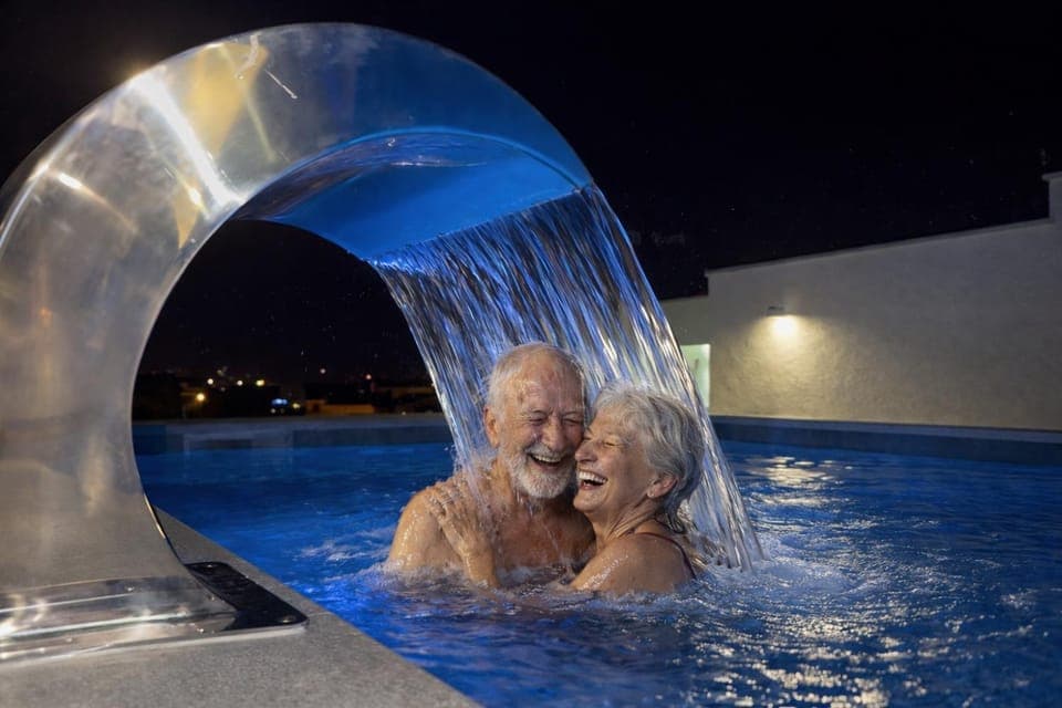 Night, Guests, Swimming pool