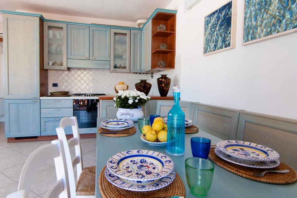 Kitchen or kitchenette, Dining area, pet friendly, stove