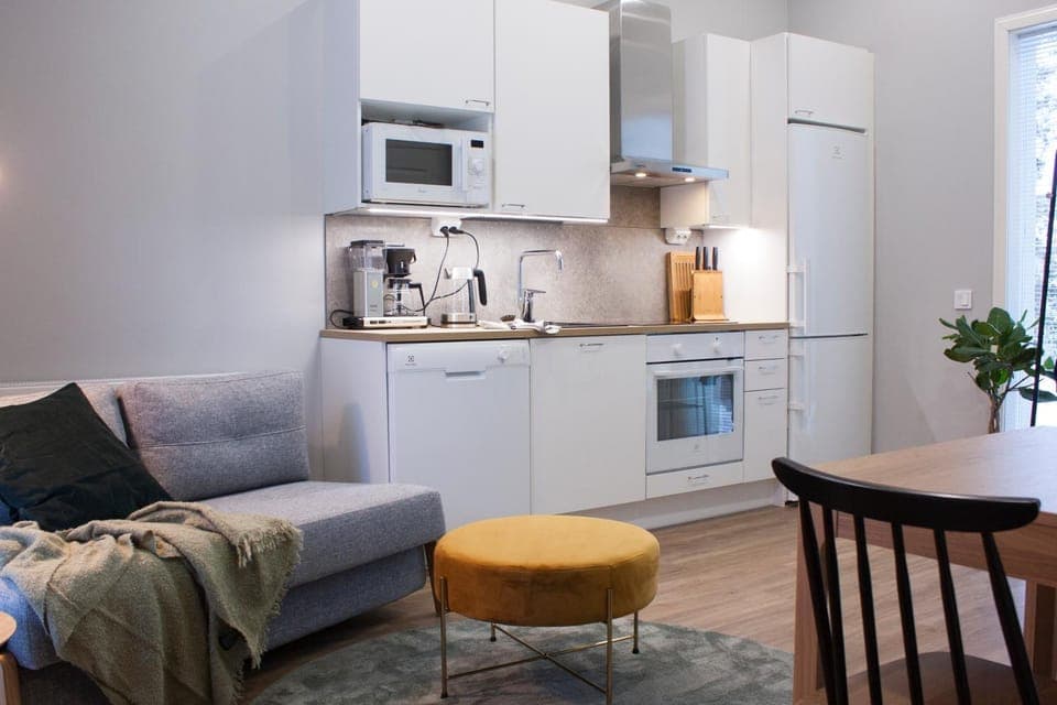 Kitchen or kitchenette, Living room, Seating area, Dining area