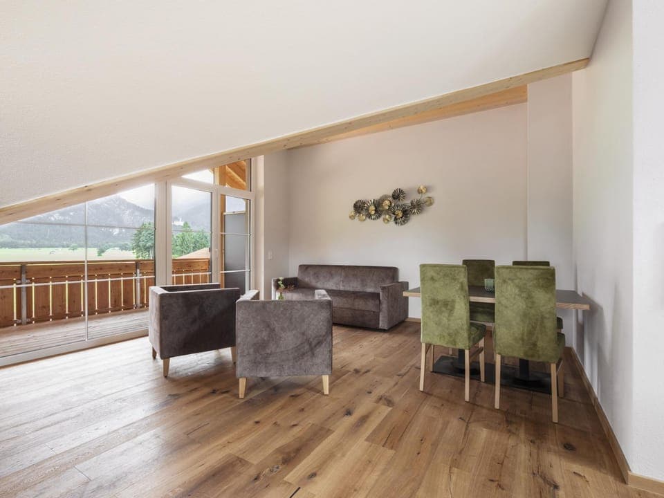 Living room, Dining area