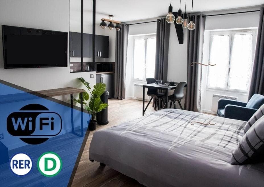 Bed, Living room, Photo of the whole room, Bedroom