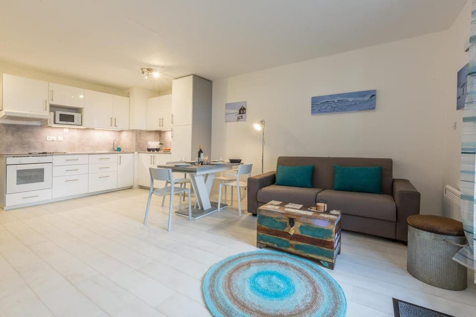 Kitchen or kitchenette, Living room, Dining area