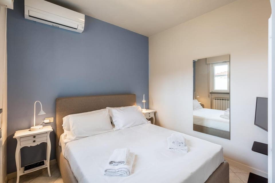 Bed, Photo of the whole room, Bedroom, towels, air conditioner