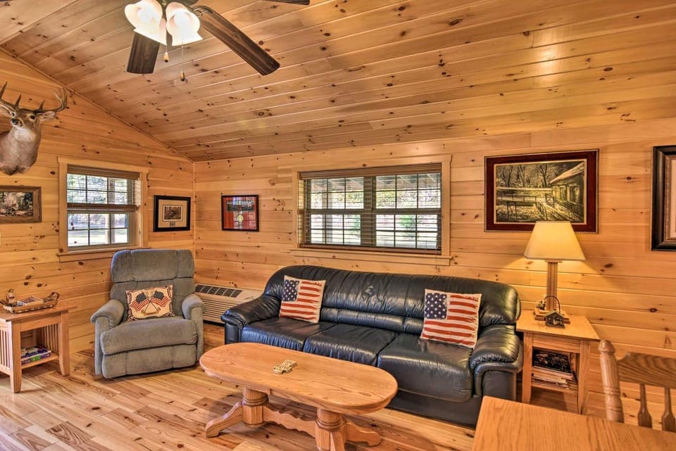 Cozy ‘Anchors Away’ Cabin Hideaway w/ Fire Pit! Cabin in Shenandoah Valley