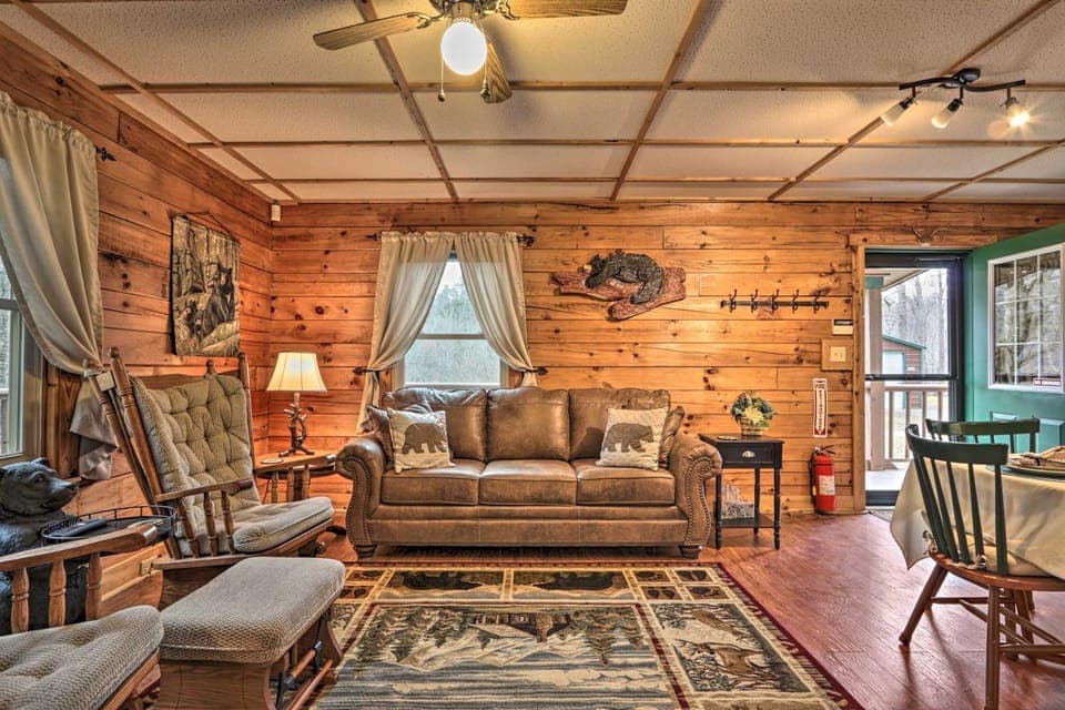 Hill Side: Cosby 'Cozy Cove' Cabin w/ Deck Cabin in Cosby