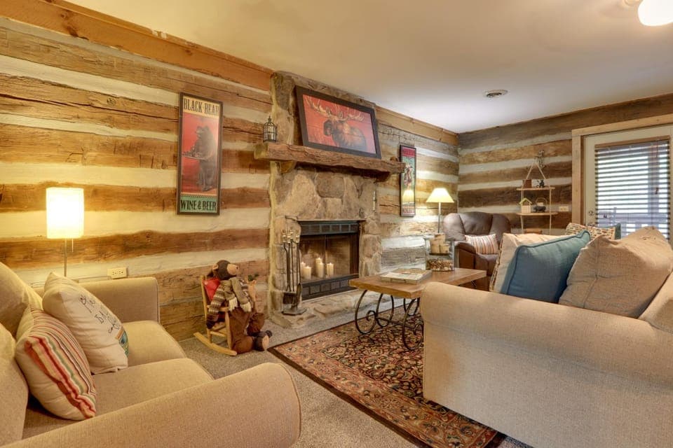 Riverfront Couple's Retreat in Smoky Mountains! Apartment in Townsend