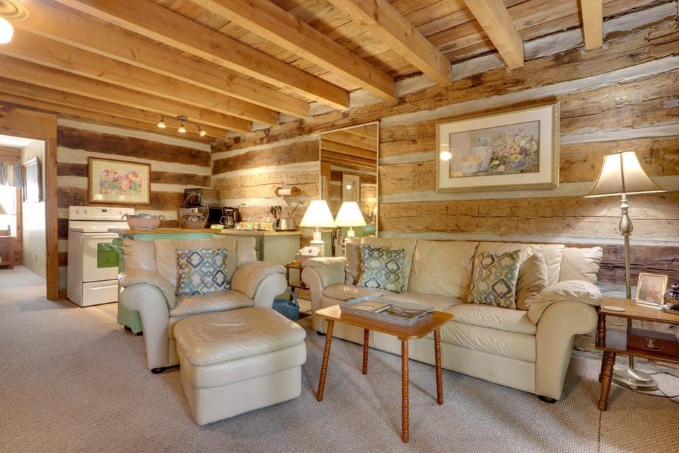 Outdoorsmen’s Paradise on the Little River Apartment in Townsend