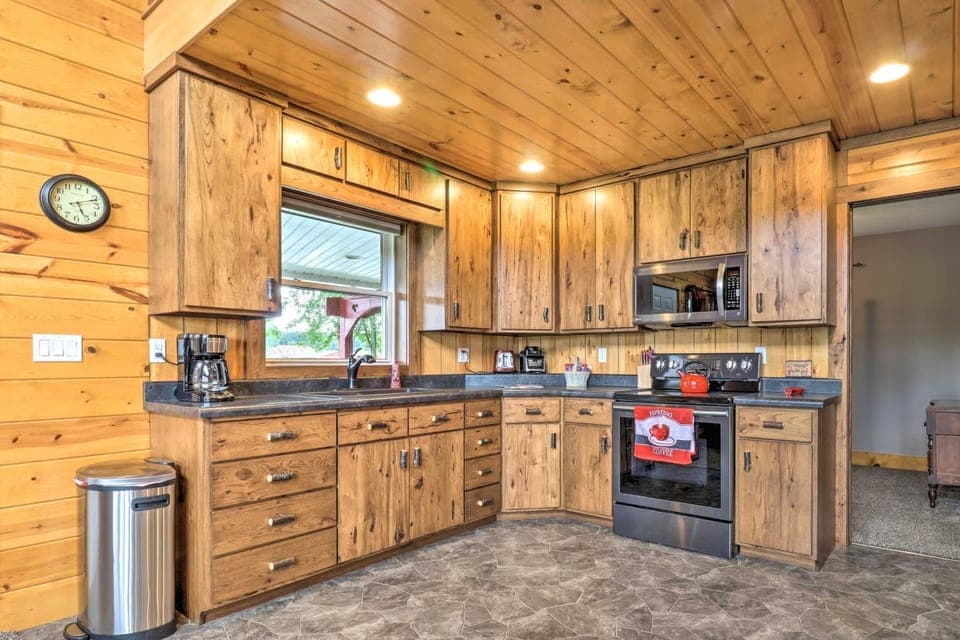Cozy ‘Haven of Rest’ Home w/ Amish Country Views! House in Indiana