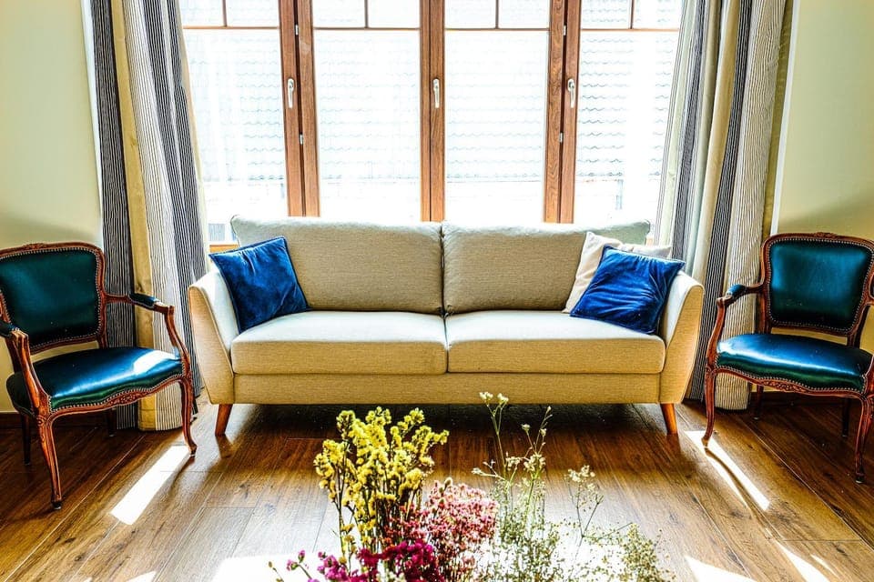 Living room, Seating area