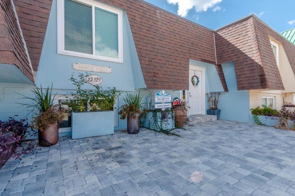 Sunny Beach by Book That Condo House in Sunnyside