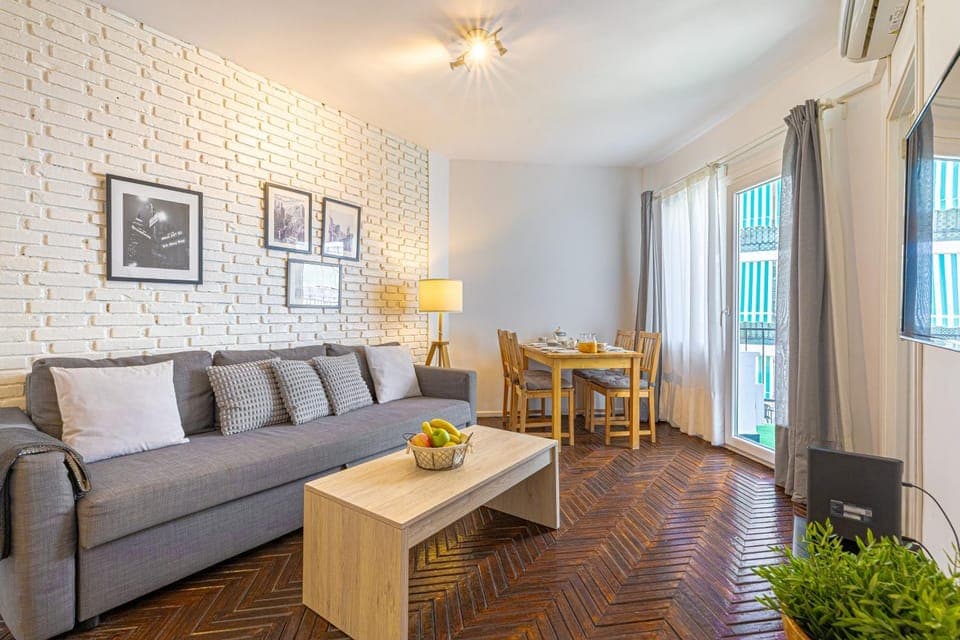 Living room, Photo of the whole room