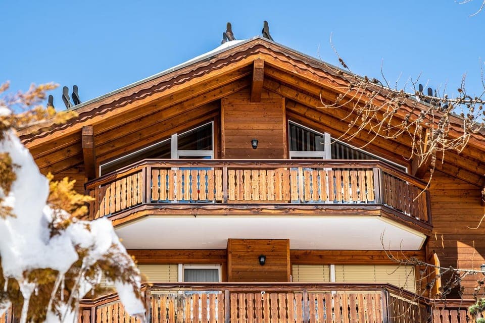 Property building, Facade/entrance, Off site