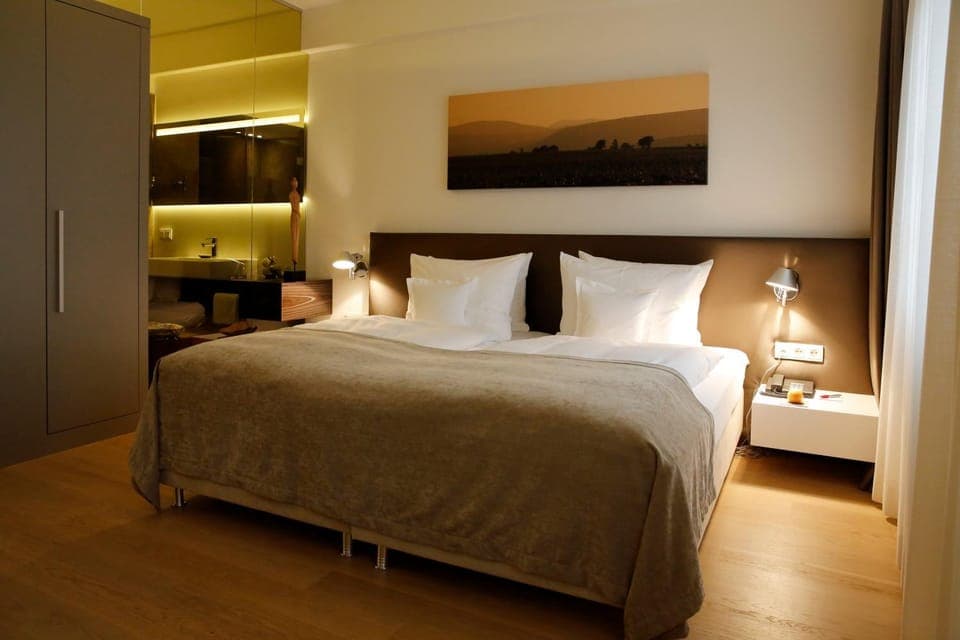 Day, Photo of the whole room