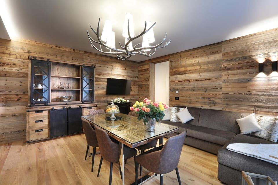 Living room, Seating area, Dining area