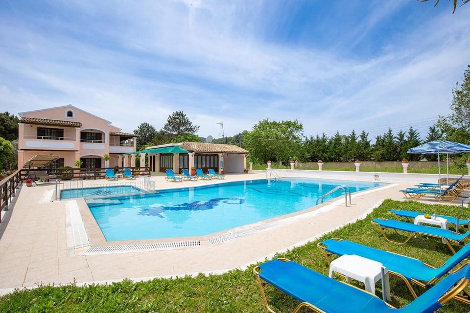Property building, Garden, Swimming pool