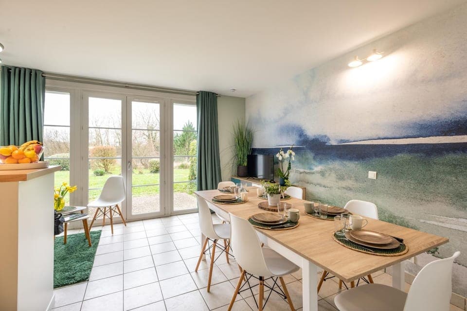 Living room, Dining area