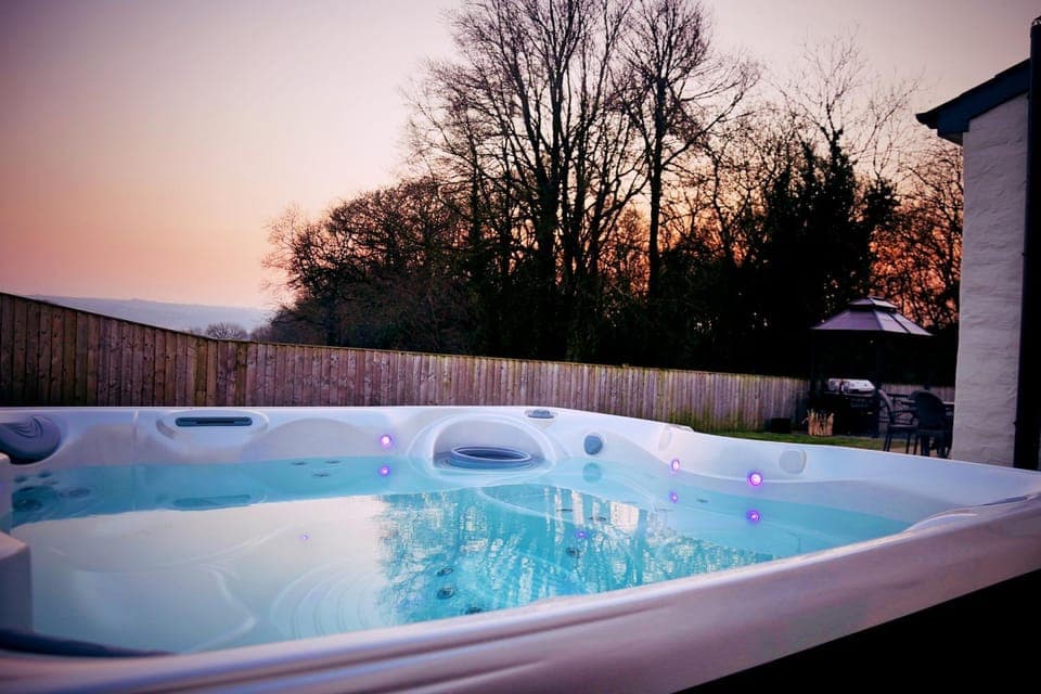 Hot Tub, Spa and wellness centre/facilities