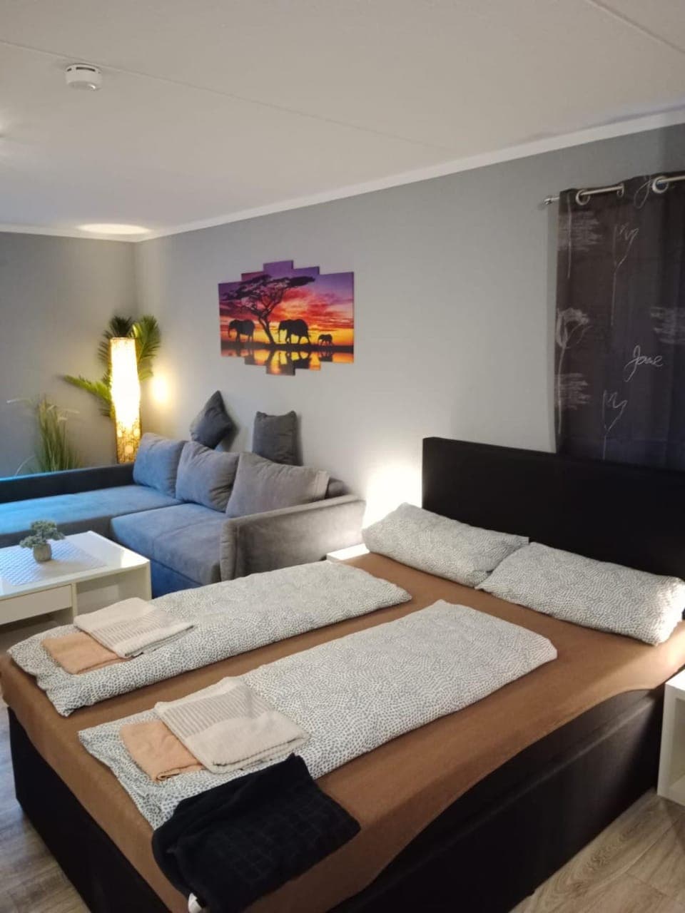 Bed, Seating area, Bedroom