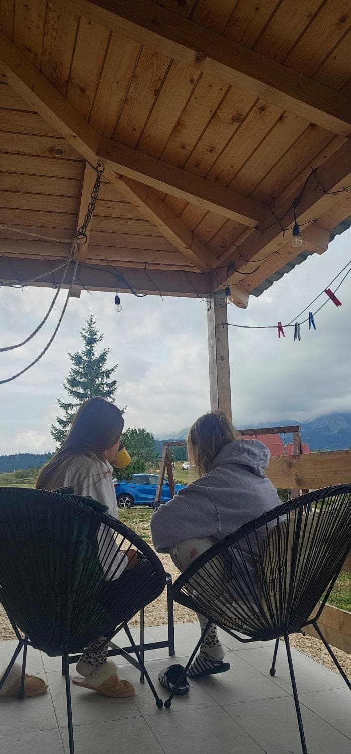 Day, People, Natural landscape, Balcony/Terrace, Seating area, Mountain view, group of guests