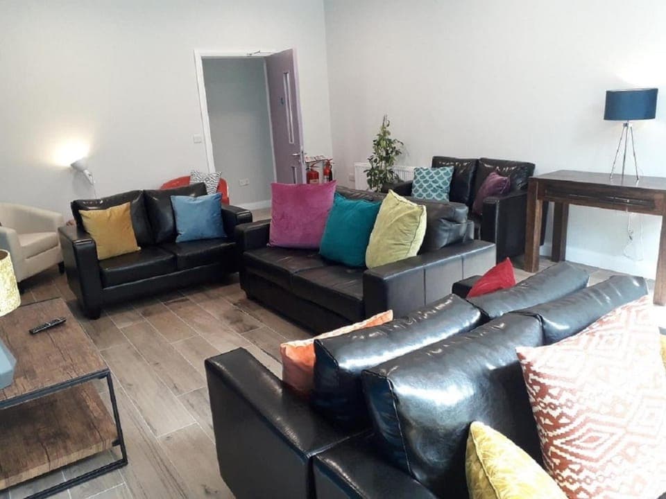 Communal lounge/ TV room, Living room, Seating area