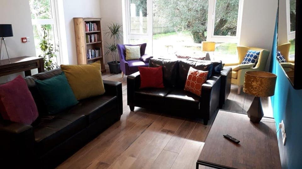 Communal lounge/ TV room, Living room, Seating area