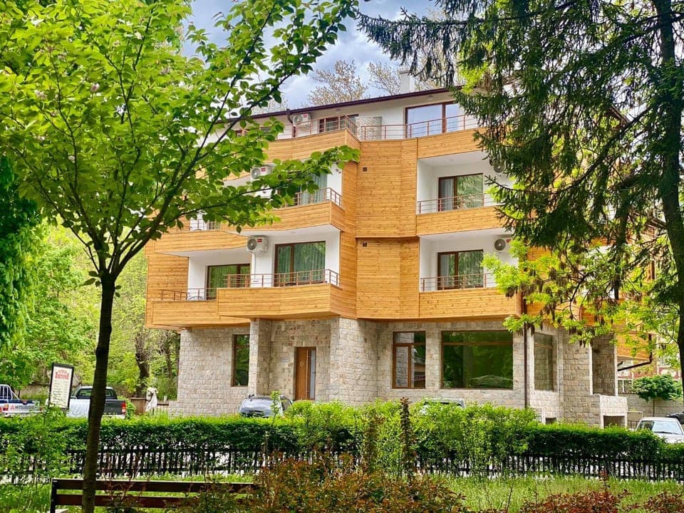 Nearby landmark, Garden, Seating area, internet