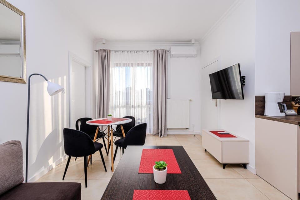 TV and multimedia, Kitchen or kitchenette, Living room, Dining area