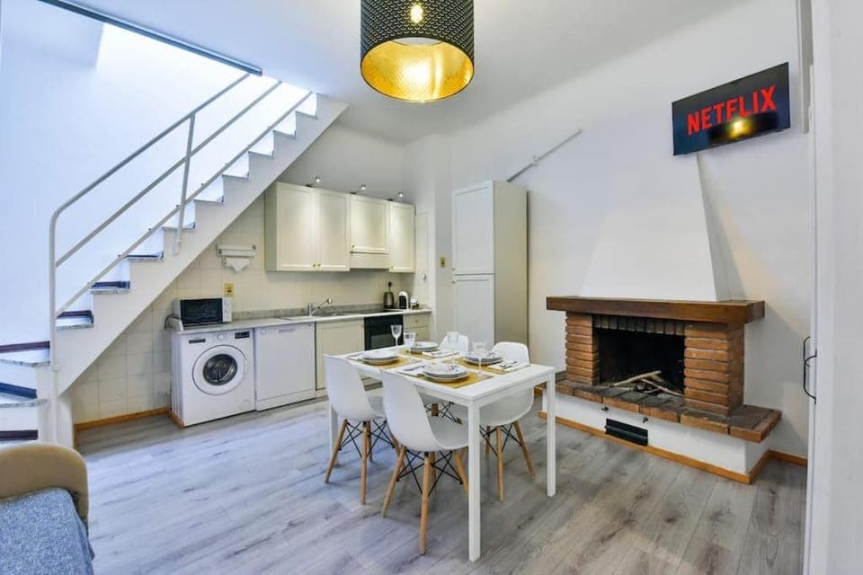 Kitchen or kitchenette, Living room, Seating area, Dining area, dishwasher, minibar, pet friendly, stove, toaster, washing machine, dryer