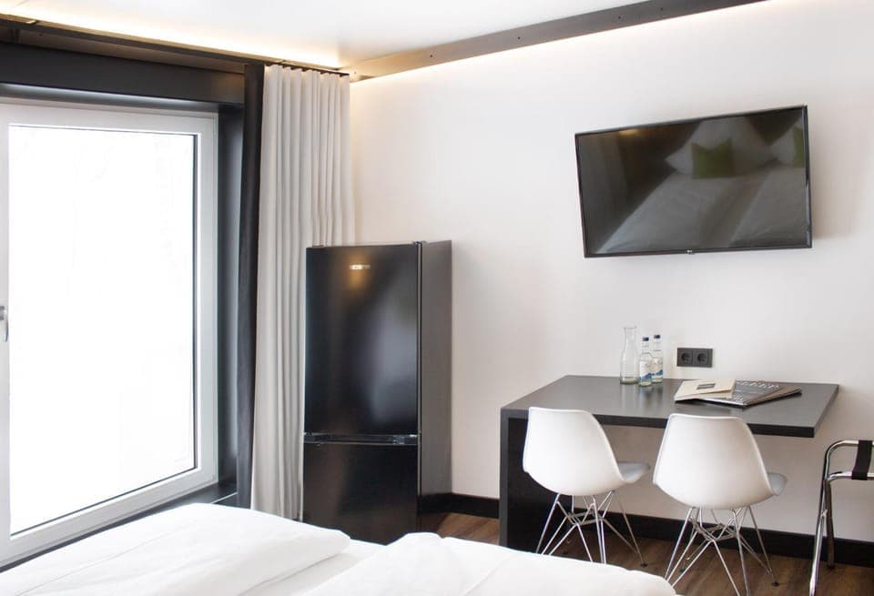 Photo of the whole room, Decorative detail