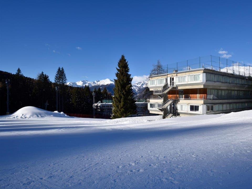 Property building, Facade/entrance, Winter, On site