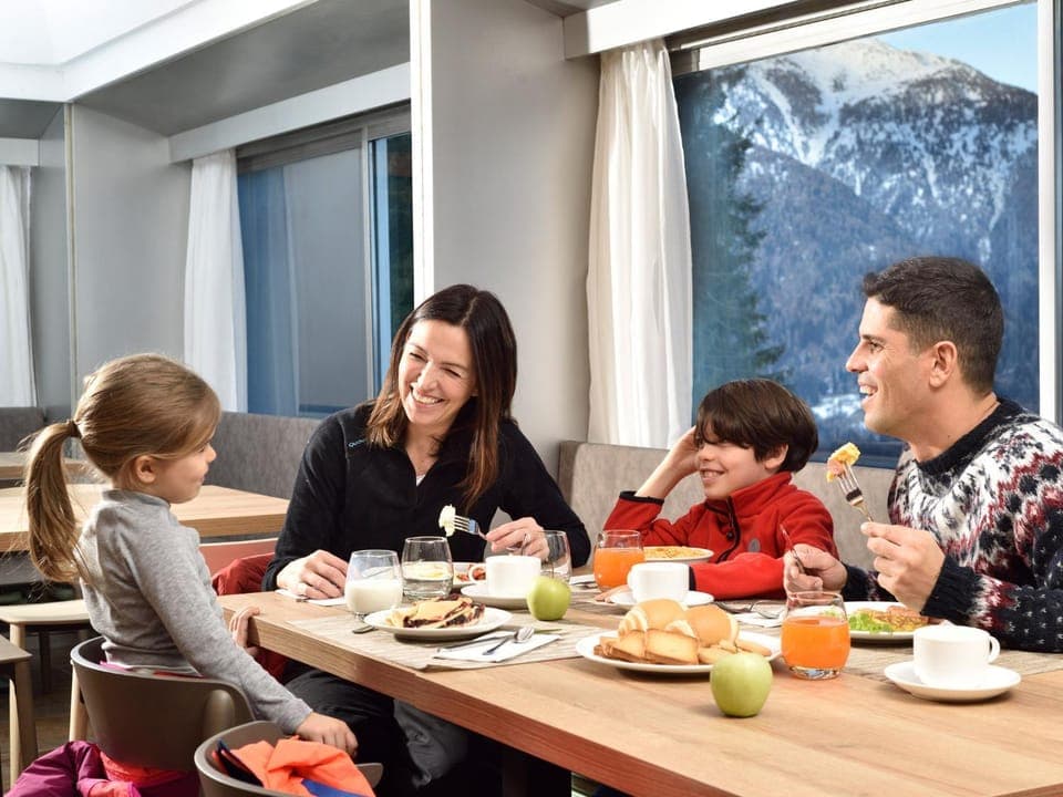 Restaurant/places to eat, On site, Family