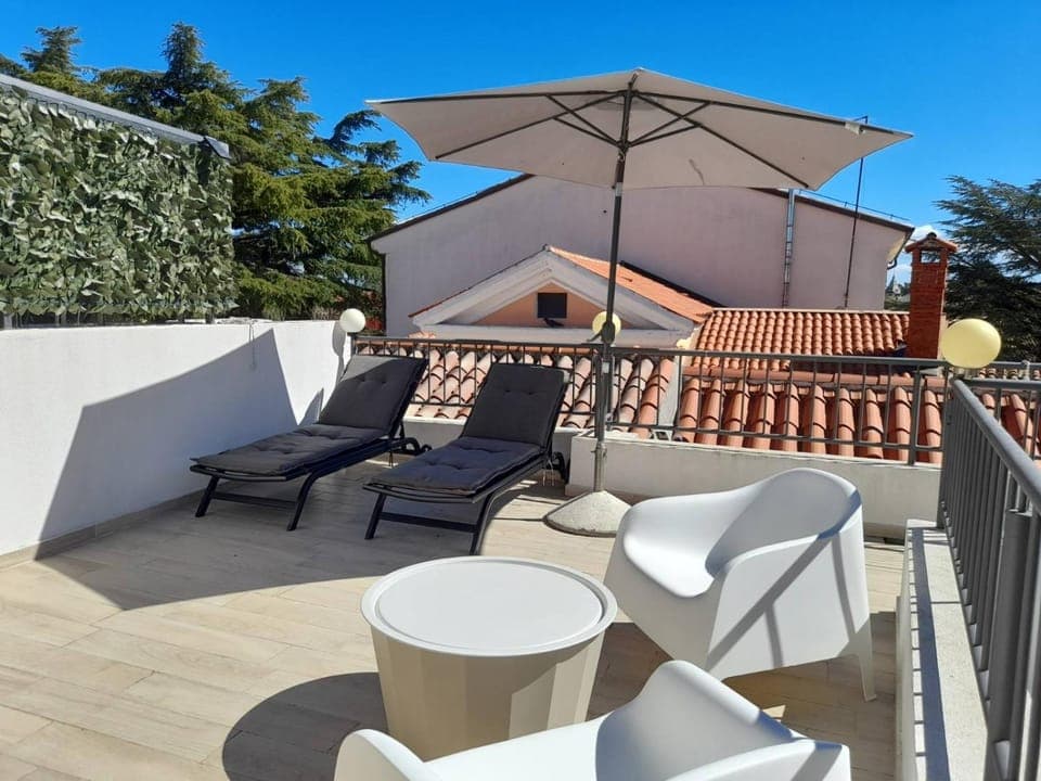 Seating area, sunbed