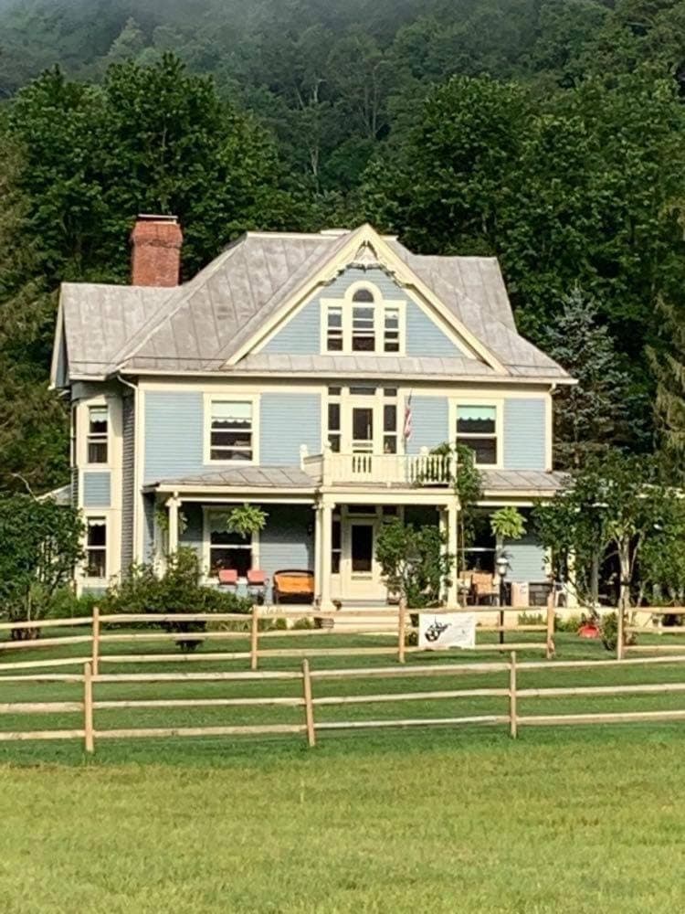 Property building, Day, Natural landscape, Mountain view