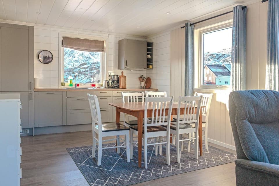 Kitchen or kitchenette, Dining area, kitchen