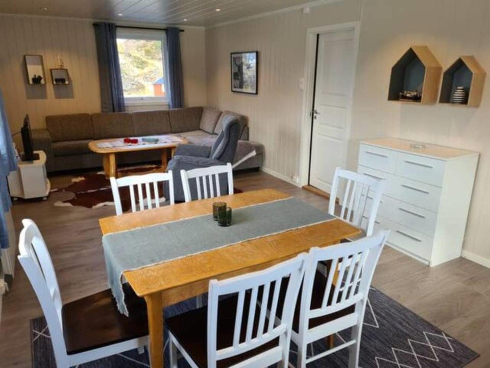 Living room, Seating area, Dining area