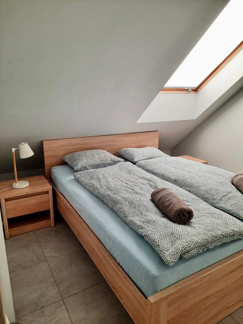 Bed, Photo of the whole room, Bedroom, towels