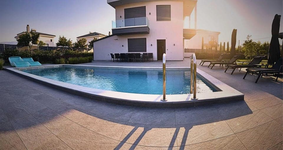 Property building, Swimming pool