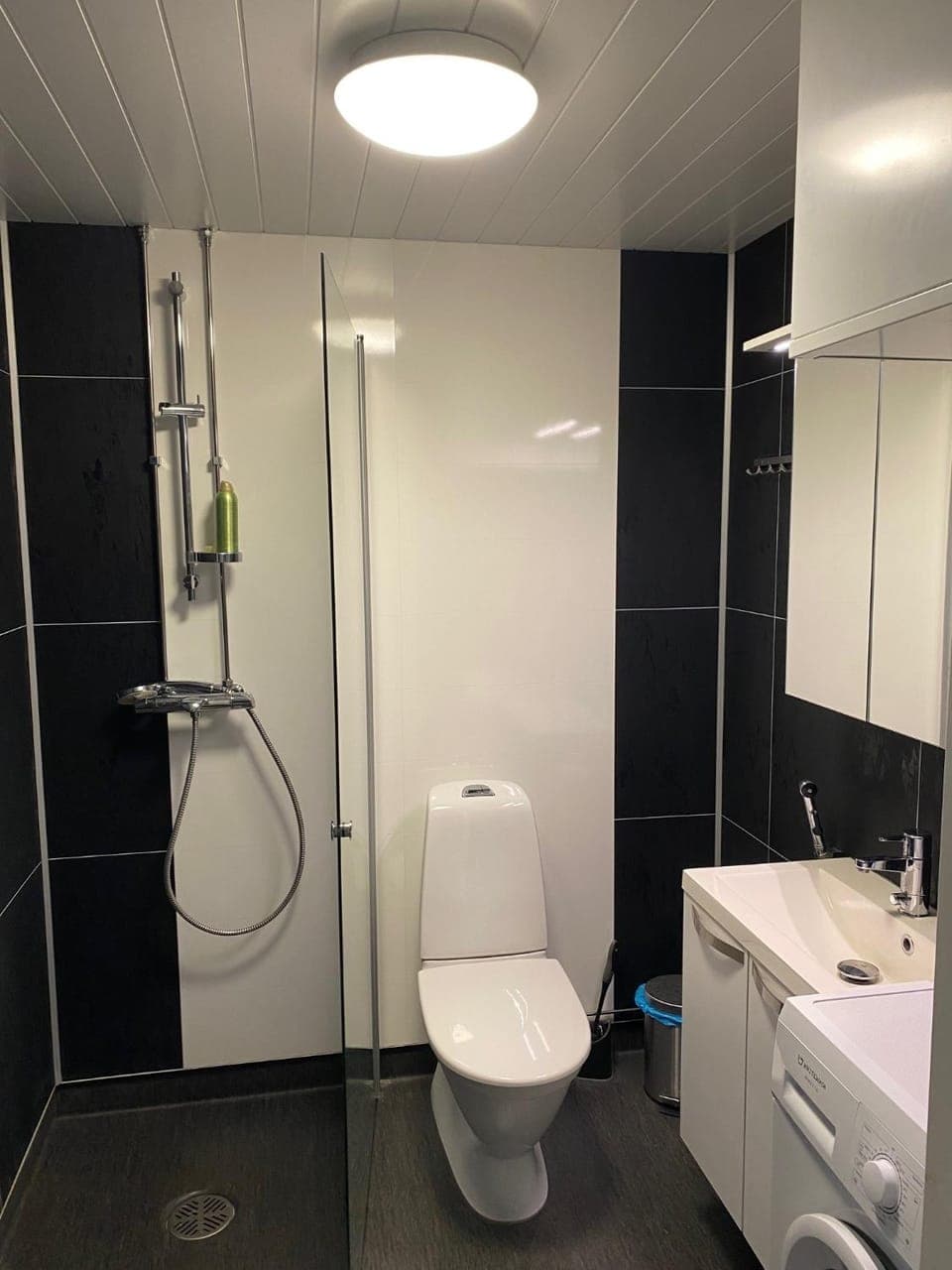Shower, Toilet
