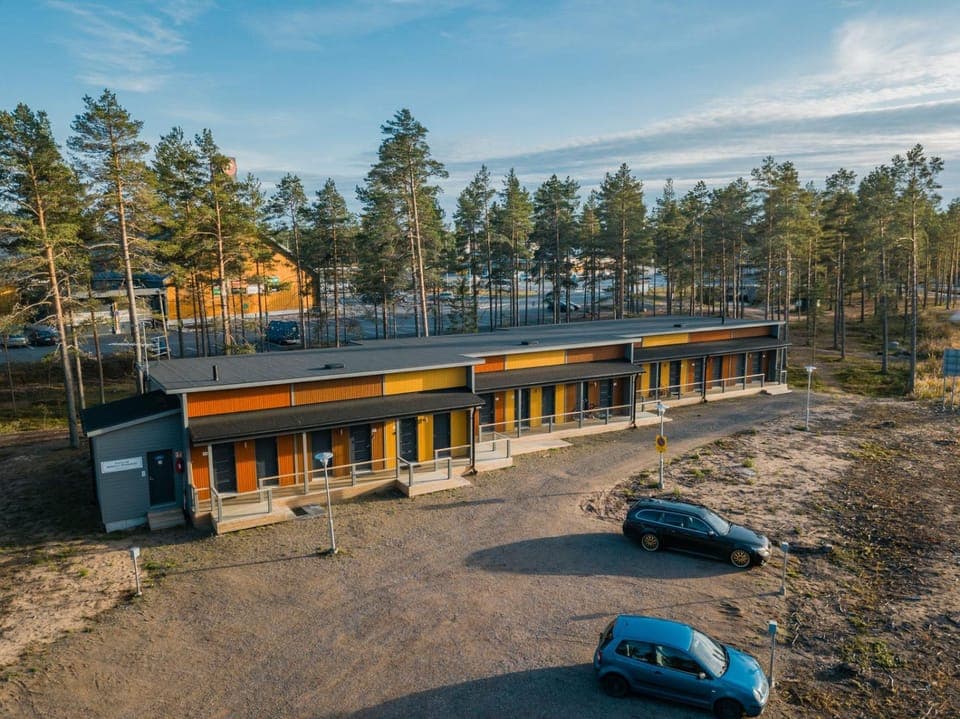 Property building, Day, Natural landscape, Location