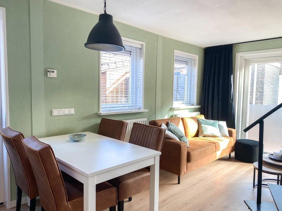 Seating area, Dining area