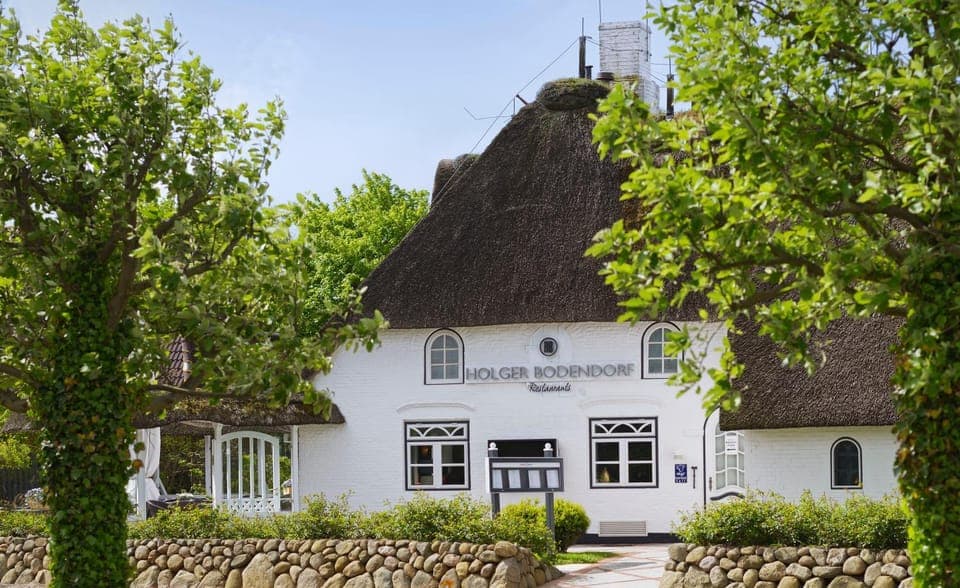 Property building, Spring, Day, Garden, Garden view